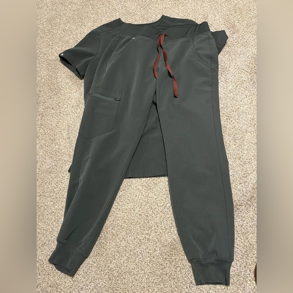 Figs Scrub Set - Picture 2 of 4